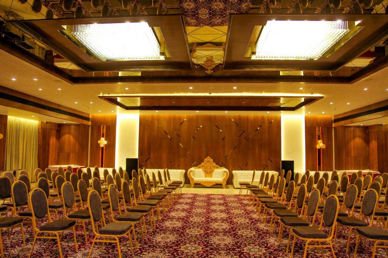 Nrich Skyotel Navsari Luaran gambar